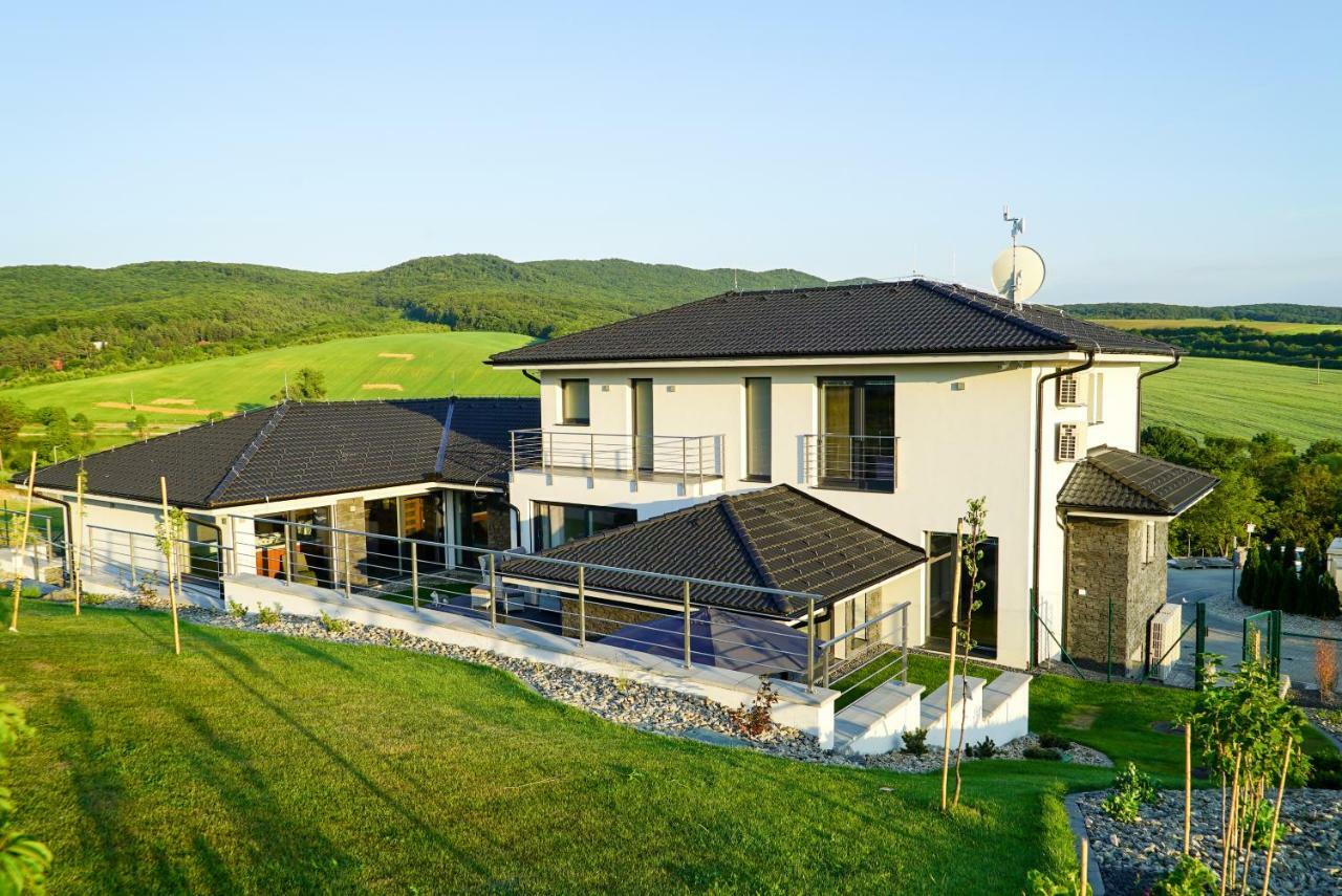 Luxury Villa 모라바니나드바홈 외부 사진