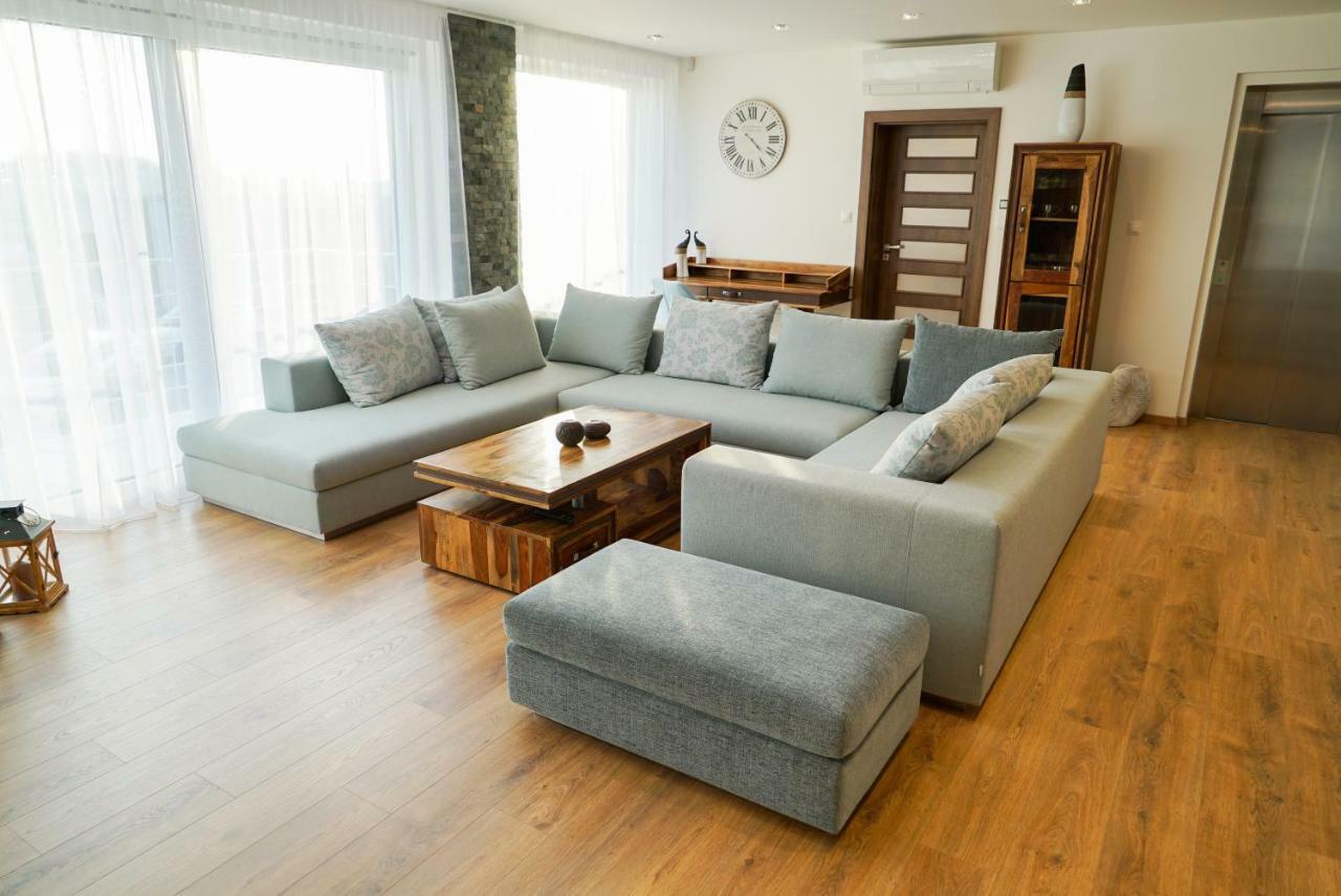 Luxury Villa 모라바니나드바홈 외부 사진